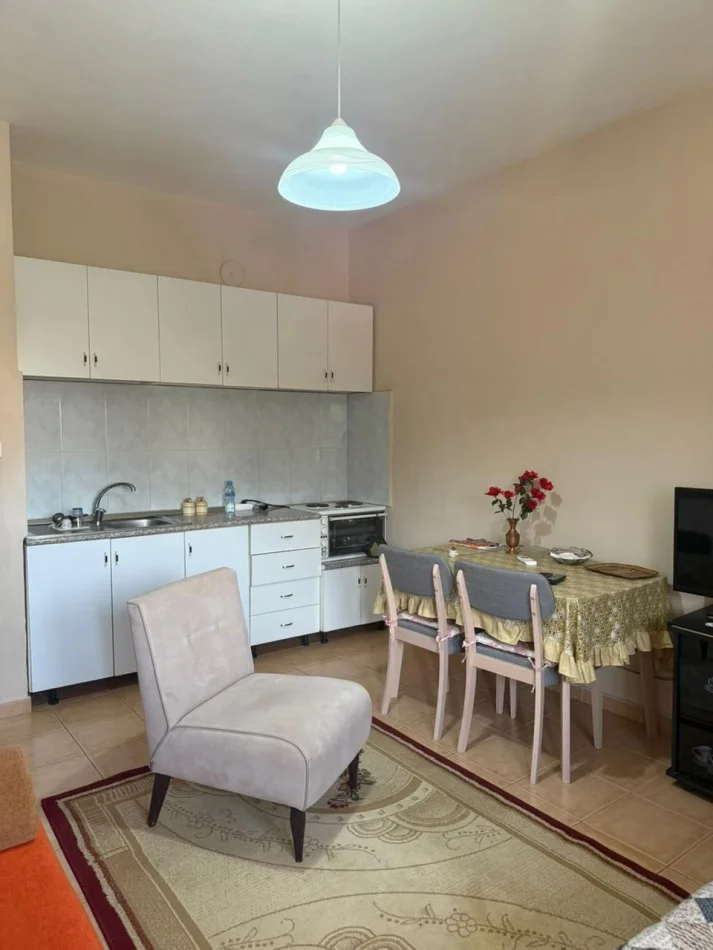 Tirane, jepet me qera apartament 1+1 Kati 2, 35 m² 400 € (Pallati Me Shigjeta)