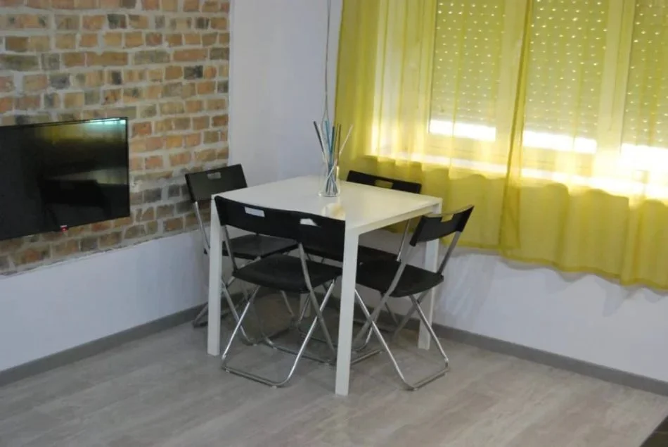Tirane, jepet me qera apartament 1+1 Kati 2, 35 m² 430 € (Rruga e Durresit)