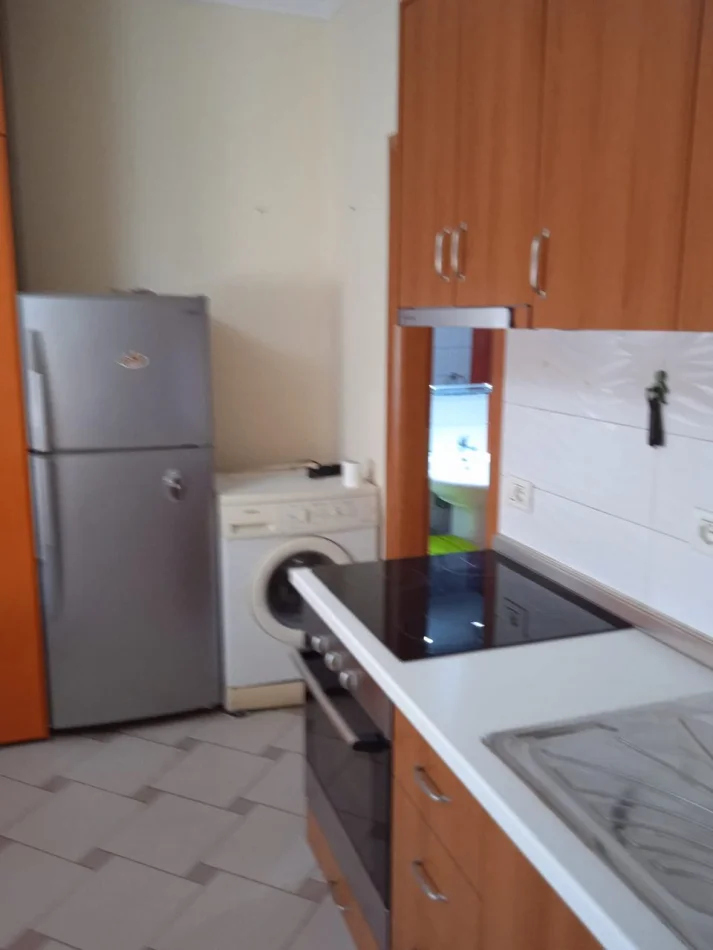 Tirane, jepet me qera apartament 1+1 Kati 2, 35 m² 500 € (Rruga Mihal Duri)