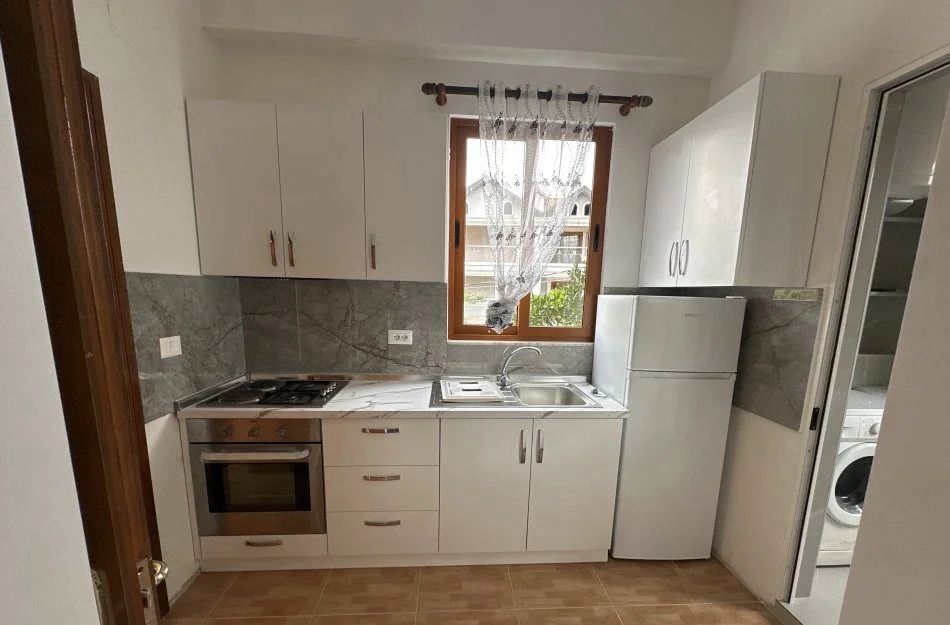Tirane, jepet me qera apartament 1+1 Kati 2, 40 m² 450 € (Zogu i Zi)