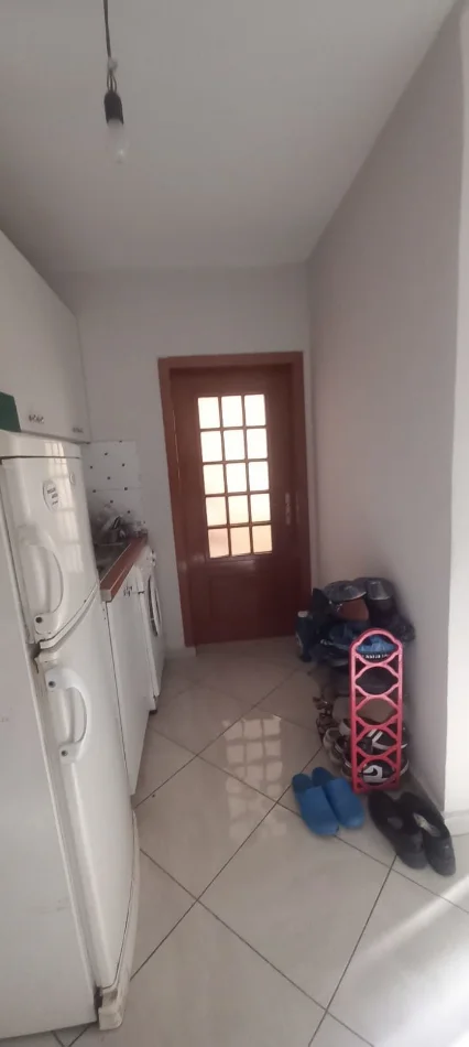Tirane, jepet me qera apartament 1+1 Kati 2, 45 m² 300 € (PRANE SHKOLLES BAJRAM CURRI)