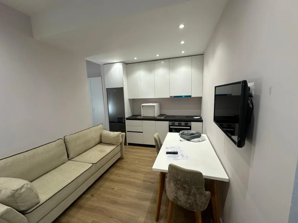 Tirane, jepet me qera apartament 1+1 Kati 2, 45 m² (Ali Demi)