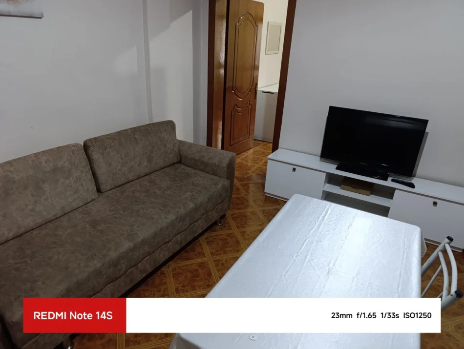 Tirane, jepet me qera apartament 1+1 Kati 2, 50 m² 330 € (Rruga Agron Jano)