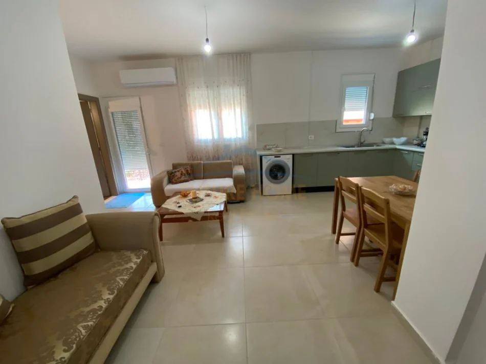 Tirane, jepet me qera apartament 1+1 Kati 2, 50 m² 450 € (UNAZA E RE , ASTIR)