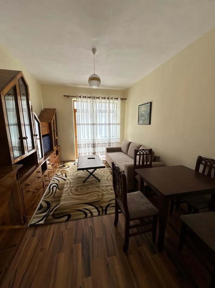 Tirane, jepet me qera apartament 1+1 Kati 2, 50 m² 500 € (Fakulteti Juridik ne Bllok)