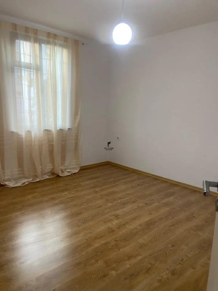 Tirane, jepet me qera apartament 1+1 Kati 2, 50 m² 650 € (BULEVARDI I RI)
