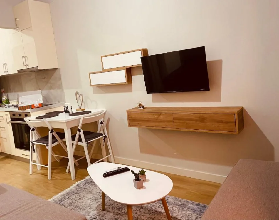Tirane, jepet me qera apartament 1+1 Kati 2, 50 m² 650 € (RING CENTER)