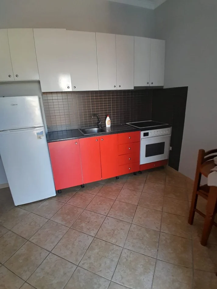 Tirane, jepet me qera apartament 1+1 Kati 2, 55 m² 350 € (Rruga Jordan Misja)