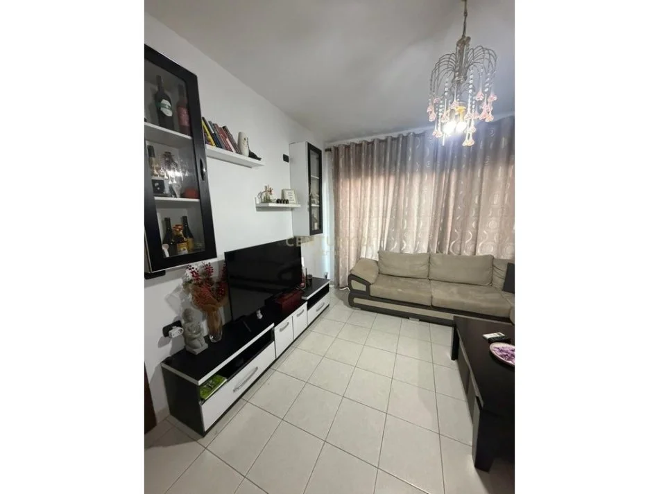 Tirane, jepet me qera apartament 1+1 Kati 2, 59 m² 500 €