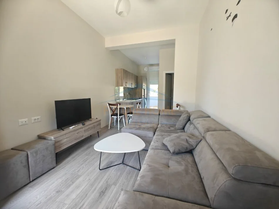 Tirane, jepet me qera apartament 1+1 Kati 2, 60 m² 350 € (Shkoze)