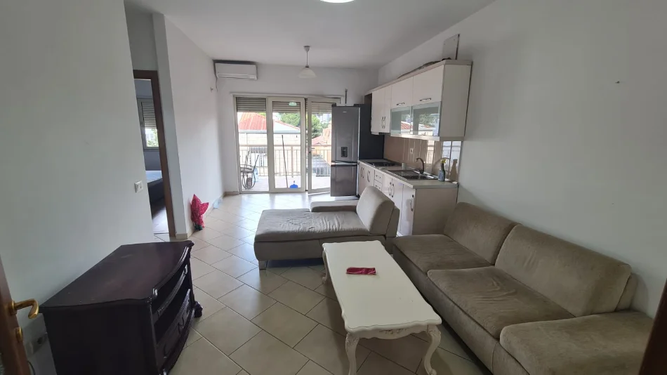 Tirane, jepet me qera apartament 1+1 Kati 2, 60 m² 400 € (Don Bosko prane Bujtines Gjeli)