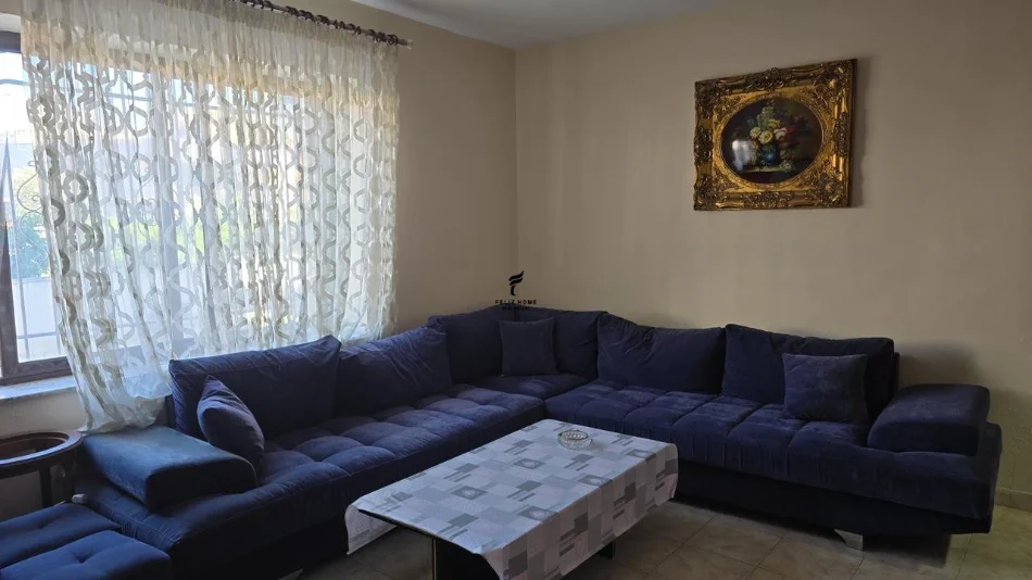 Tirane, jepet me qera apartament 1+1 Kati 2, 60 m² 400 € (LAPRAKE)