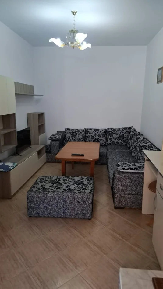 Tirane, jepet me qera apartament 1+1 Kati 2, 60 m² 450 € (Don Bosko)