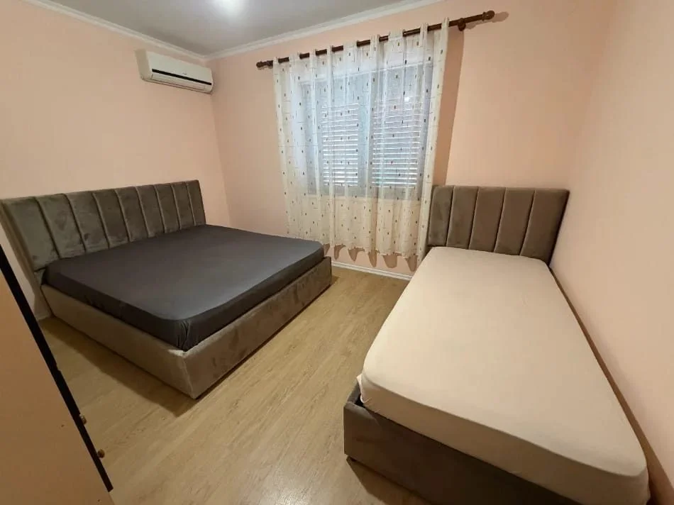 Tirane, jepet me qera apartament 1+1 Kati 2, 60 m² 550 € (Rruga e Elbasanit)