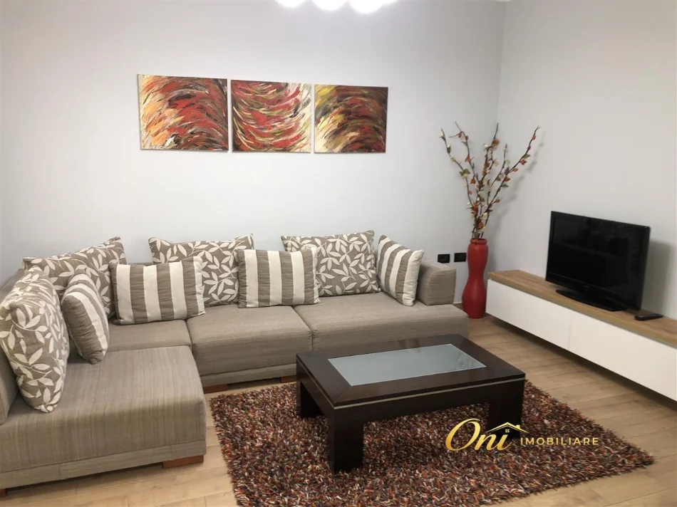 Tirane, jepet me qera apartament 1+1 Kati 2, 60 m² 650 € (KARBURANT KASTRATI)