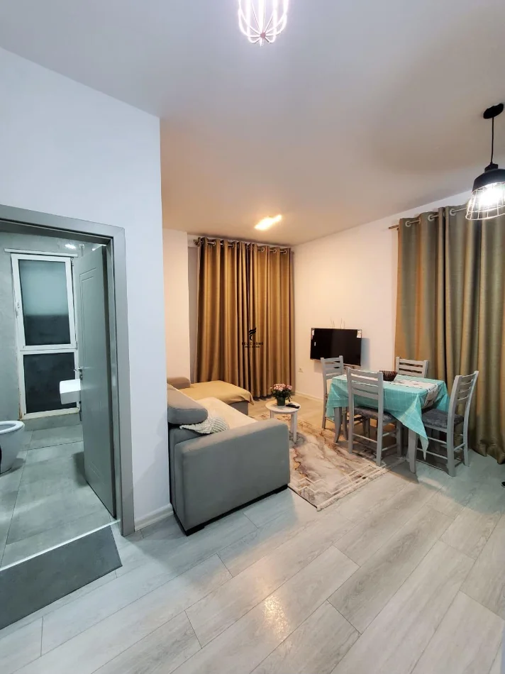 Tirane, jepet me qera apartament 1+1 Kati 2, 60 m² 670 € (KOMUNA E PARISIT)