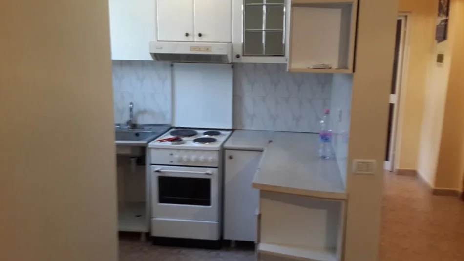 Tirane, jepet me qera apartament 1+1 Kati 2, 62 m² 400 € (Zgara Korcare 2)