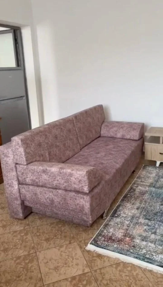 Tirane, jepet me qera apartament 1+1 Kati 2, 65 m² 300 € (Rruga Xhanfize Keko)