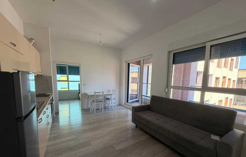 Tirane, jepet me qera apartament 1+1 Kati 2, 65 m² 400 € (Ali Demi)