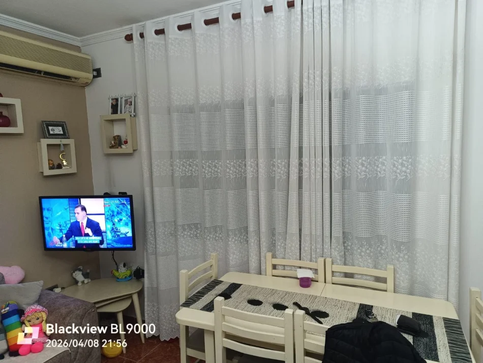Tirane, jepet me qera apartament 1+1 Kati 2, 65 m² 400 € (Brryli)