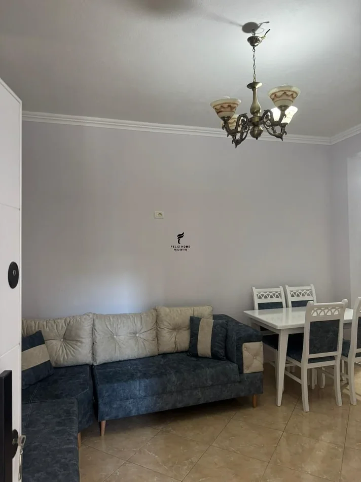 Tirane, jepet me qera apartament 1+1 Kati 2, 65 m² 400 € (PORCELANI)