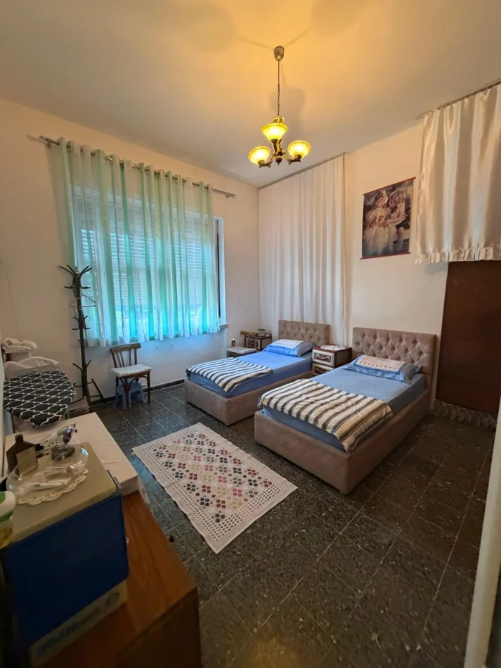 Tirane, jepet me qera apartament 1+1 Kati 2, 65 m² 400 € (Sheshi Karl Topia)