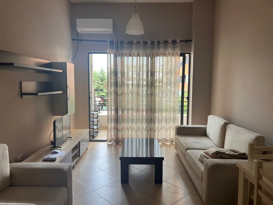 Tirane, jepet me qera apartament 1+1 Kati 2, 65 m² 420 € (Rruga loni Ligori)