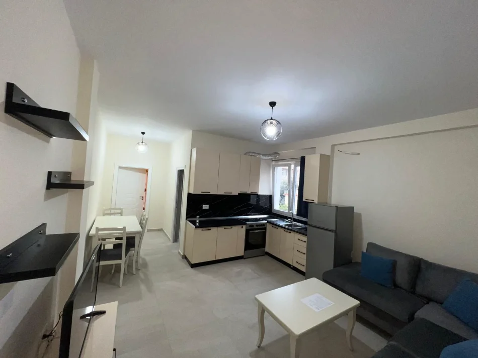 Tirane, jepet me qera apartament 1+1 Kati 2, 65 m² 450 € (RRUGA E DIBRES)