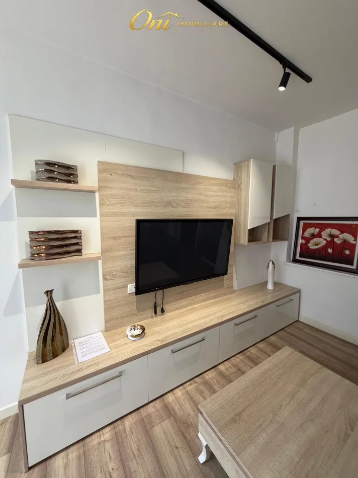 Tirane, jepet me qera apartament 1+1 Kati 2, 65 m² 500 € (RRUGA E BARRIKADAVE)