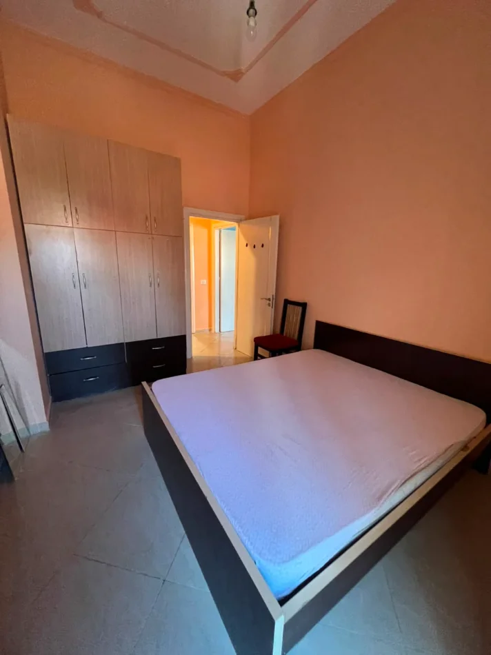 Tirane, jepet me qera apartament 1+1 Kati 2, 65 m² 500 € (SELVIA)
