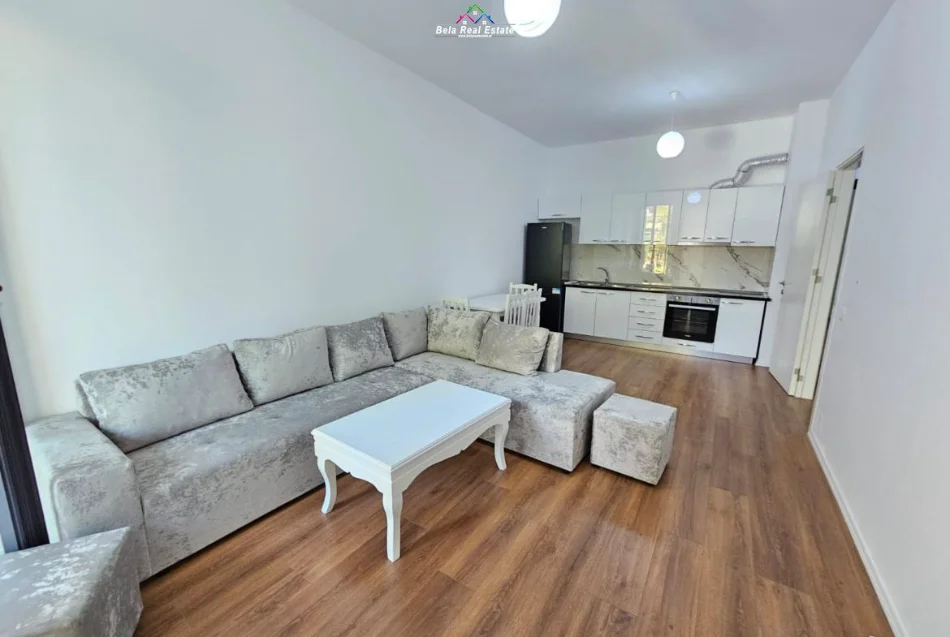 Tirane, jepet me qera apartament 1+1 Kati 2, 65 m² 520 € (Rruga Sadik Petrela)