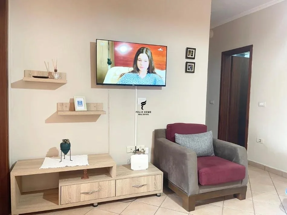 Tirane, jepet me qera apartament 1+1 Kati 2, 65 m² 650 € (SHESHI WILLSON)