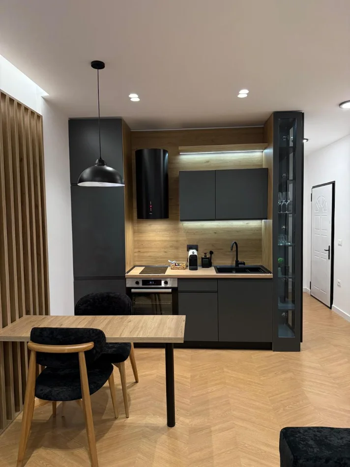 Tirane, jepet me qera apartament 1+1 Kati 2, 65 m² 850 € (KOPSHTI ZOOLOGJIK)