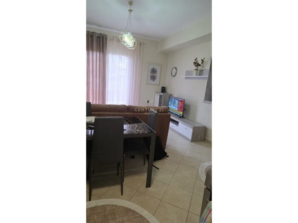 Tirane, jepet me qera apartament 1+1 Kati 2, 67 m² 650 € (Rr, Irfan Tomini)