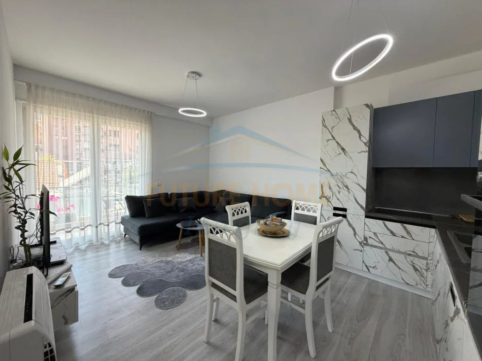Tirane, jepet me qera apartament 1+1 Kati 2, 68 m² 750€ (9 Kateshet)