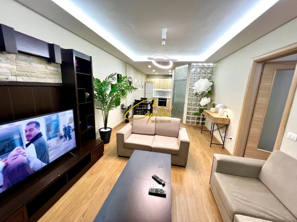 Tirane, jepet me qera apartament 1+1 Kati 2, 69 m² 550 € (BRRYLI)