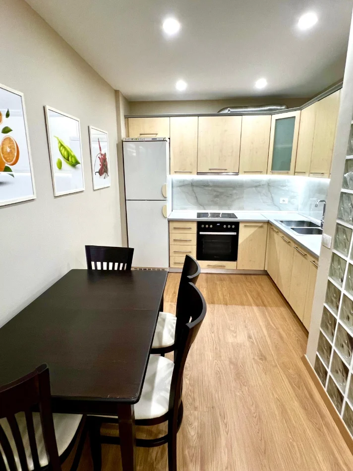 Tirane, jepet me qera apartament 1+1 Kati 2, 69 m² 550 € (PRANE PASTICERIS TITO)