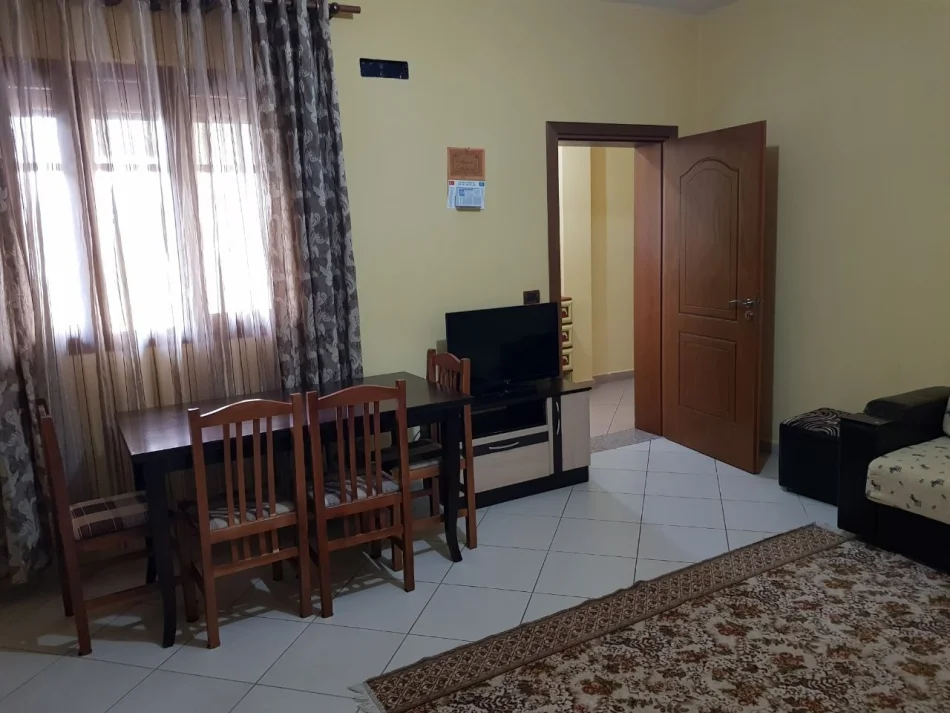 Tirane, jepet me qera apartament 1+1 Kati 2, 70 m² 300 € (Sauk)