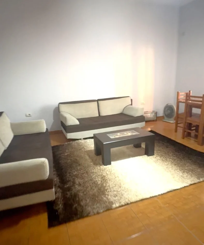 Tirane, jepet me qera apartament 1+1 Kati 2, 70 m² 400 € (Qsut)
