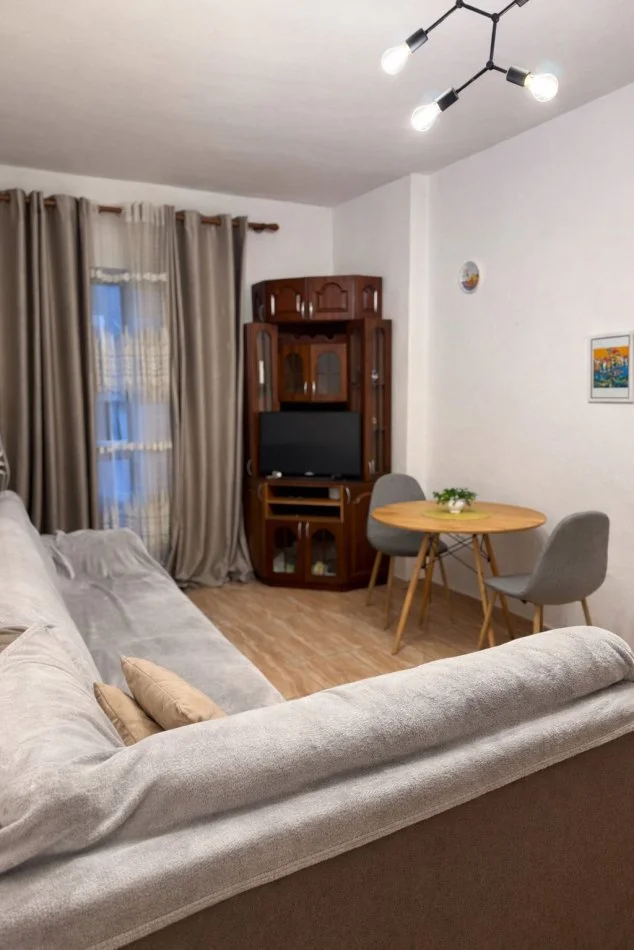 Tirane, jepet me qera apartament 1+1 Kati 2, 70 m² 420 € (ASTIR)
