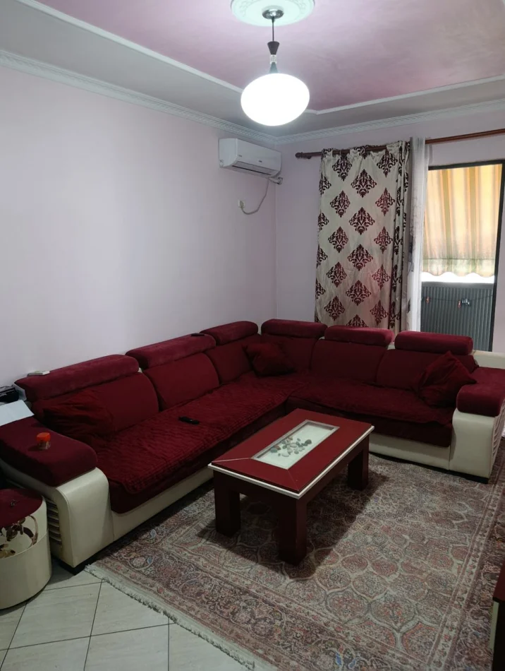 Tirane, jepet me qera apartament 1+1 Kati 2, 70 m² 450 € (Rruga 5 Maji)