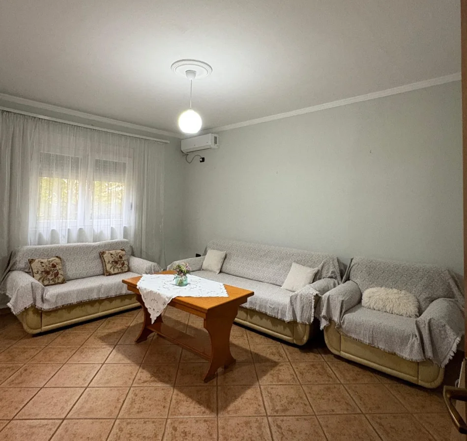 Tirane, jepet me qera apartament 1+1 Kati 2, 70 m² 450 € (Rruga Pandi Dardha)