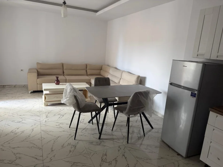 Tirane, jepet me qera apartament 1+1 Kati 2, 70 m² 500 € (Kompleksi Delijorgji)