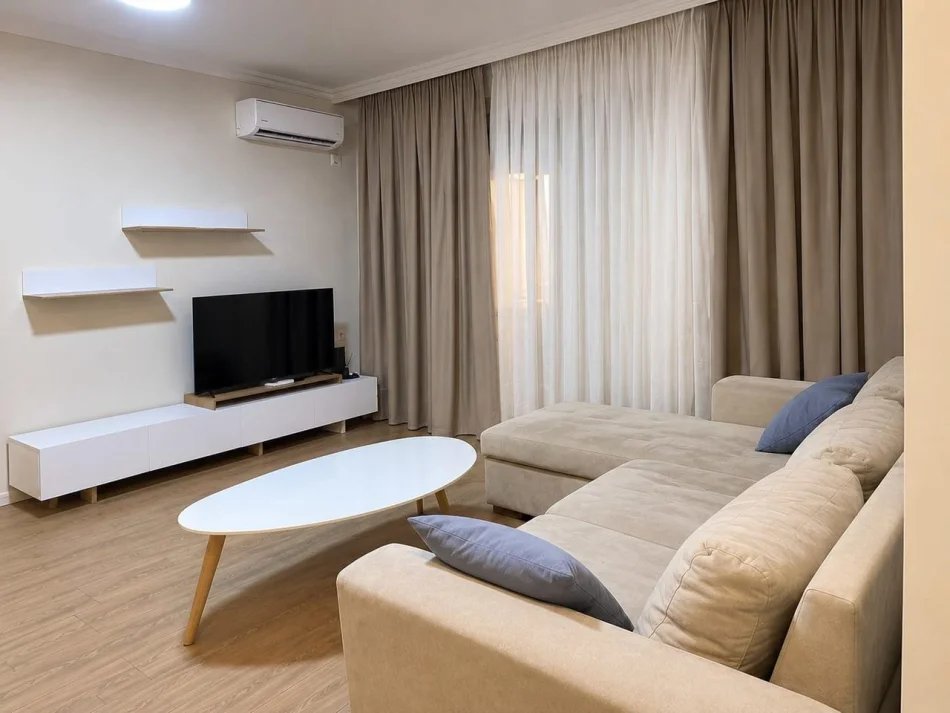 Tirane, jepet me qera apartament 1+1 Kati 2, 70 m² 500 € (Liqeni i Thatë)