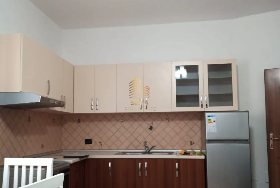 Tirane, jepet me qera apartament 1+1 Kati 2, 70 m² 500 € (Mine Peza)