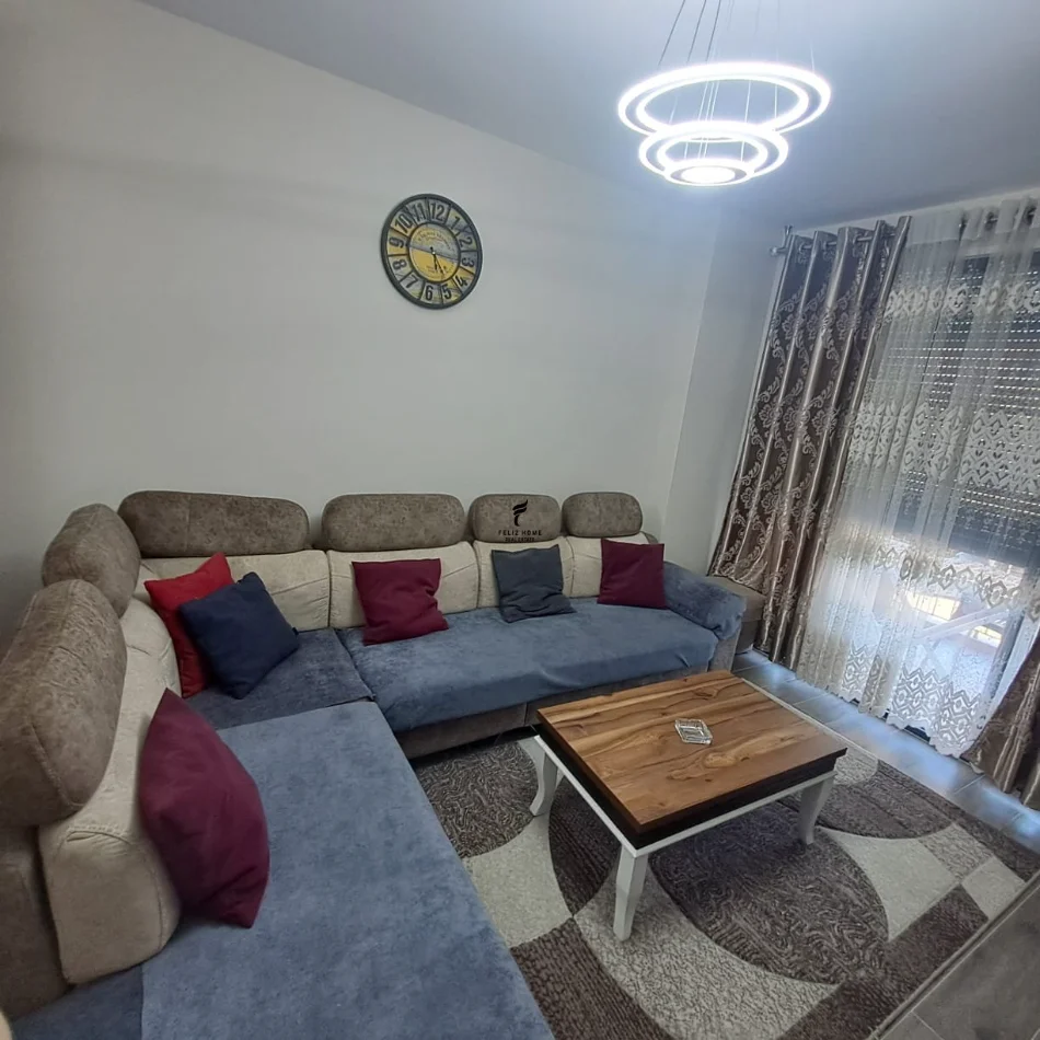 Tirane, jepet me qera apartament 1+1 Kati 2, 70 m² 550 € (VARRI I BAMIT)