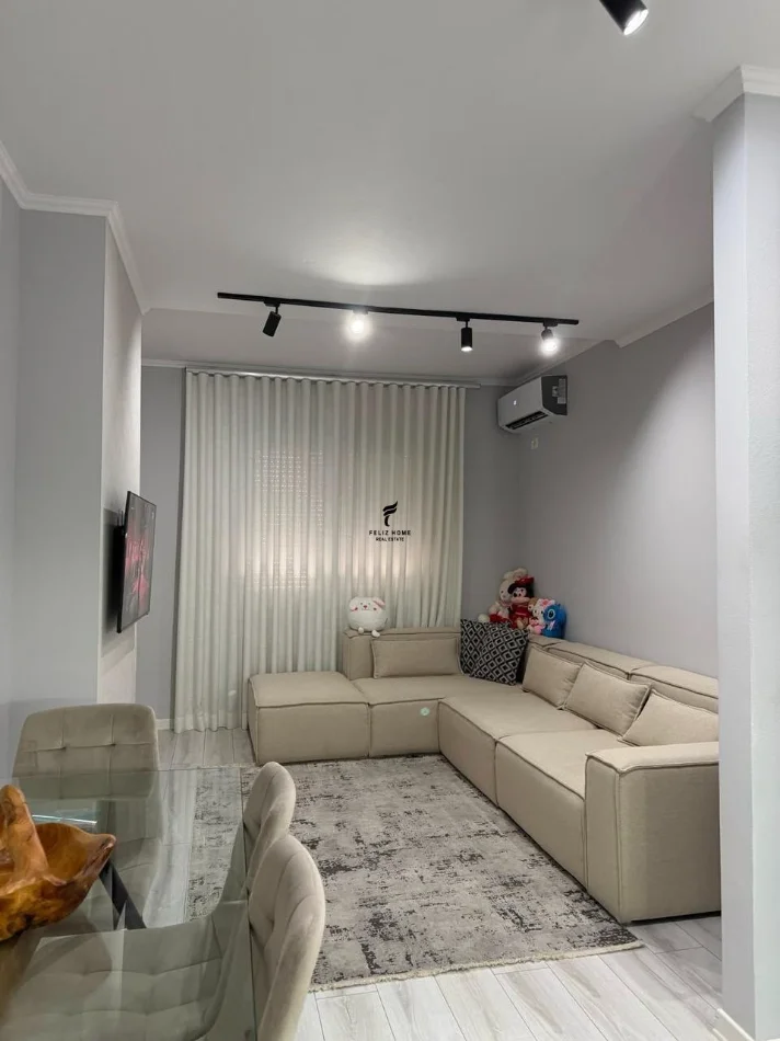 Tirane, jepet me qera apartament 1+1 Kati 2, 70 m² 600 € (LIQENI I THATE)
