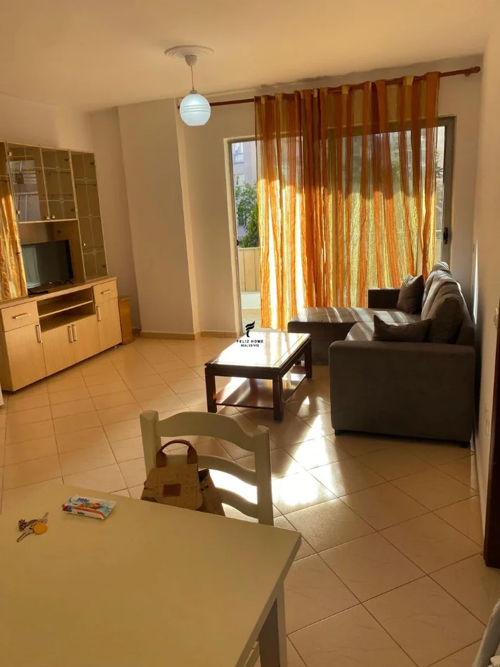 Tirane, jepet me qera apartament 1+1 Kati 2, 72 m² 350 € (YZBERISHT)