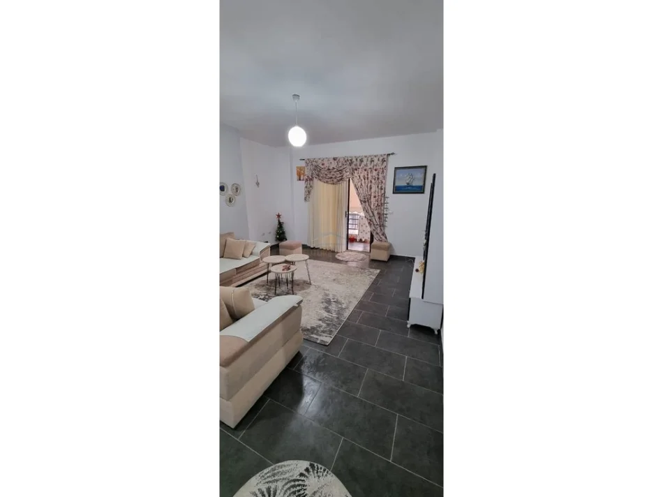 Tirane, jepet me qera apartament 1+1 Kati 2, 72 m² 400 € (Shkoze)
