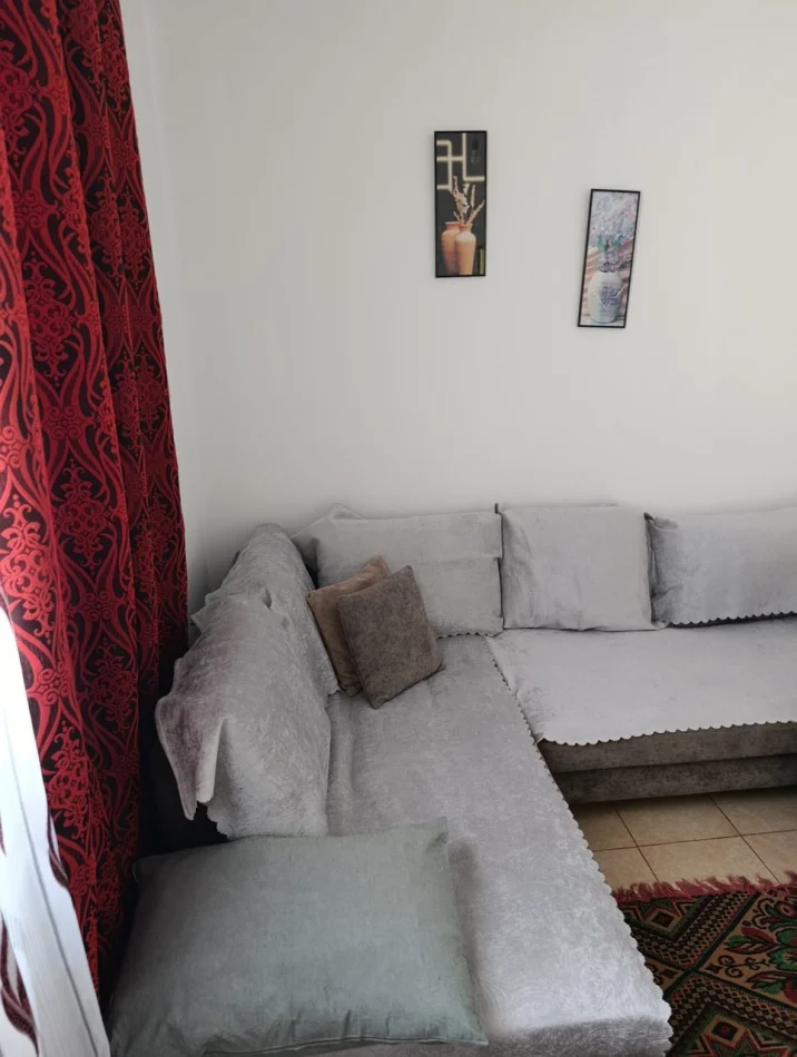 Tirane, jepet me qera apartament 1+1 Kati 2, 75 m² 350 € (Rruga 5 Maji)